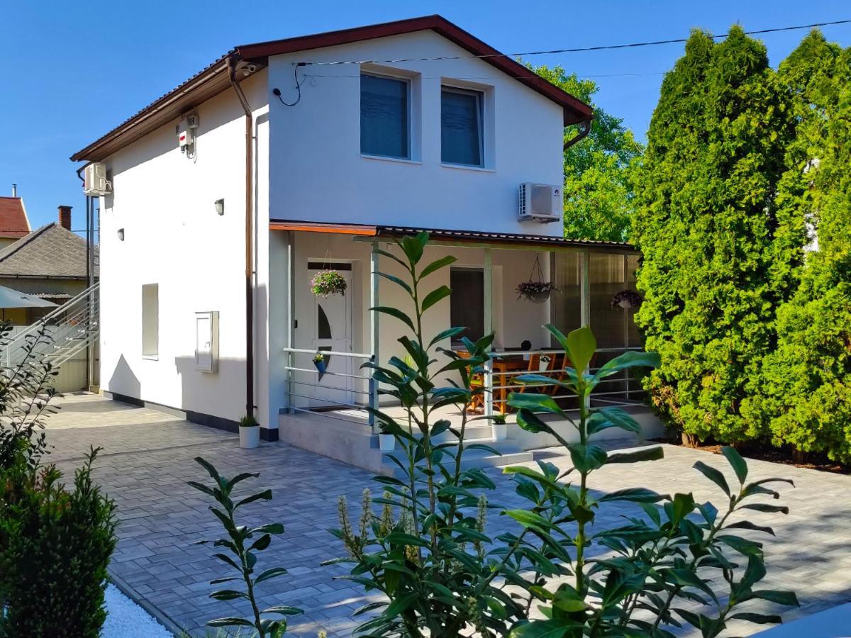 White Stone Apartman Hajduszoboszlo Luaran gambar